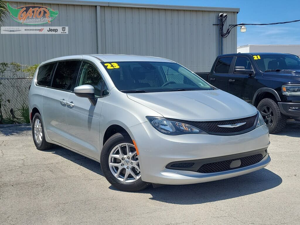 2023 CHRYSLER Voyager