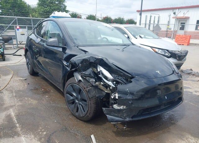 2025 TESLA Model Y