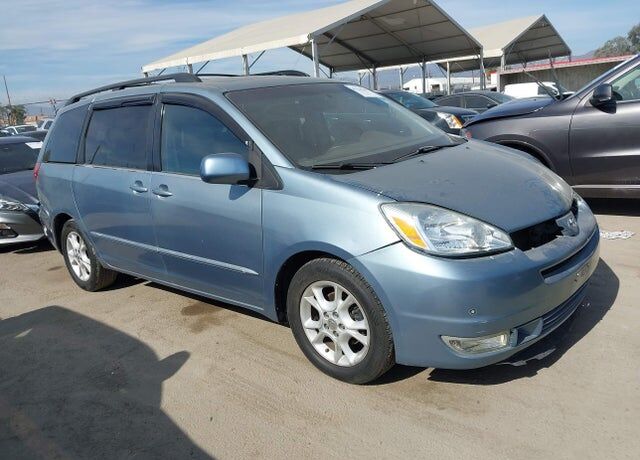 2004 TOYOTA Sienna