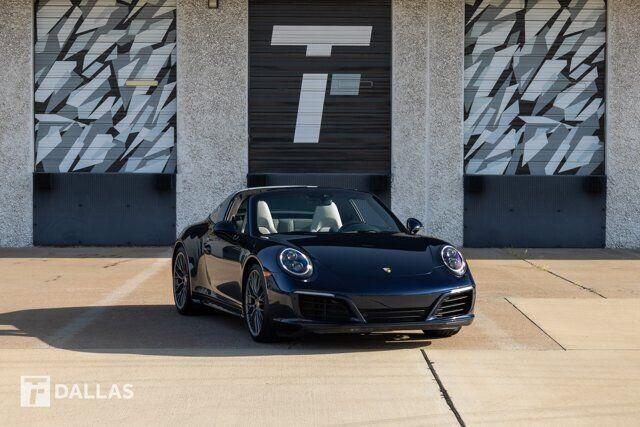 2018 PORSCHE 911