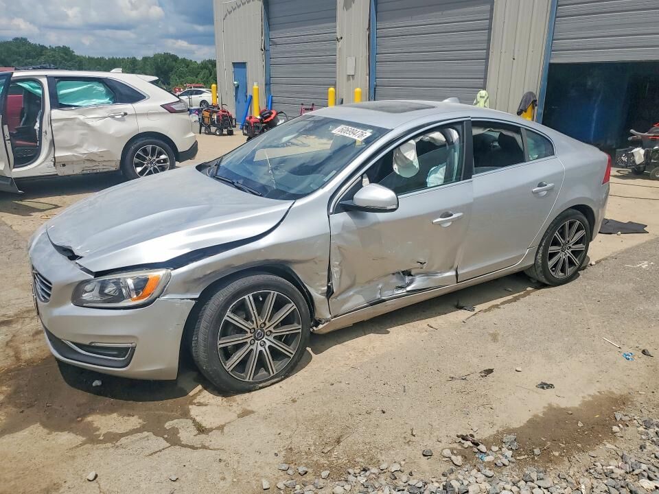 2015 VOLVO S60