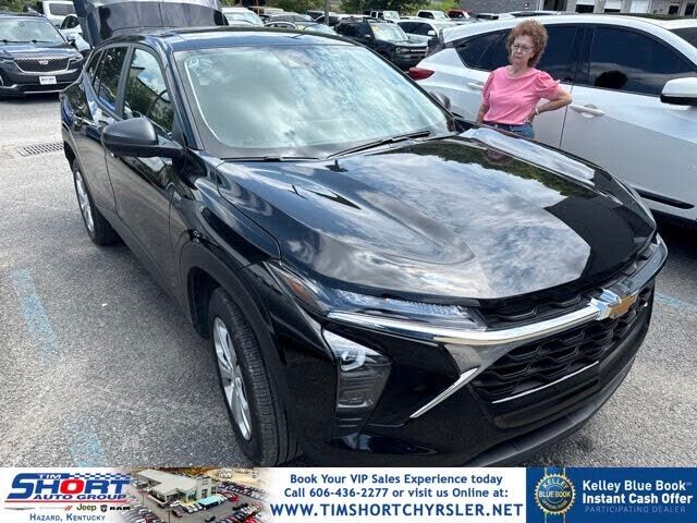 2025 CHEVROLET Trax