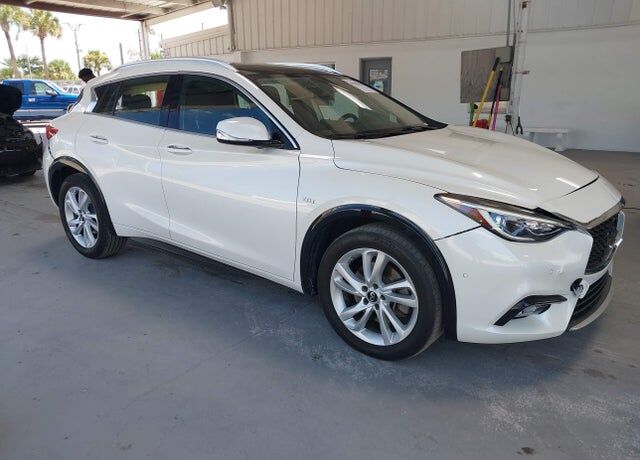 2017 INFINITI QX30