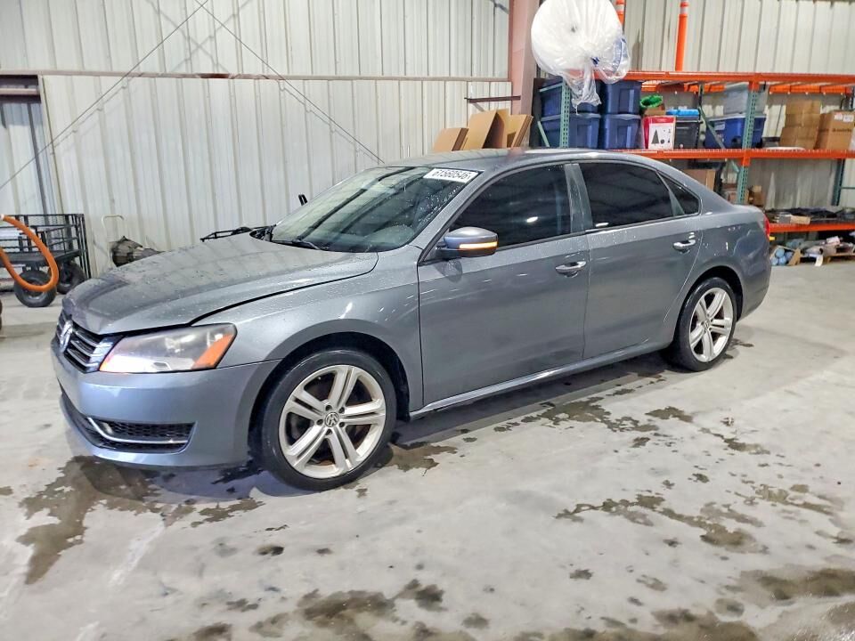 2013 VOLKSWAGEN Passat