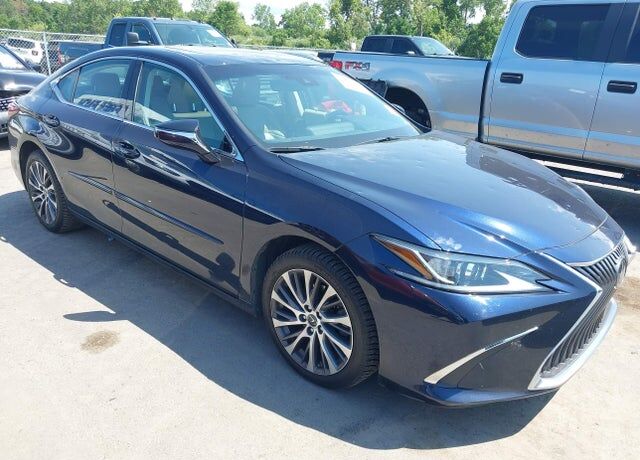 2019 LEXUS ES