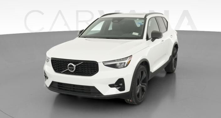 2025 VOLVO XC40
