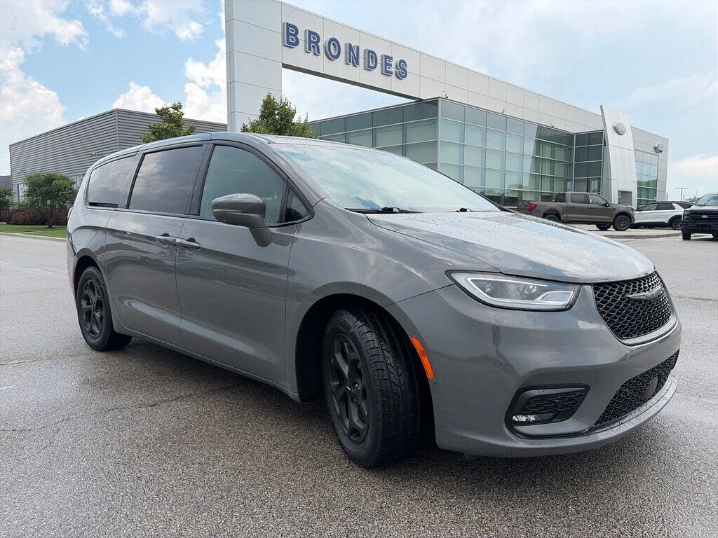 2022 CHRYSLER Pacifica