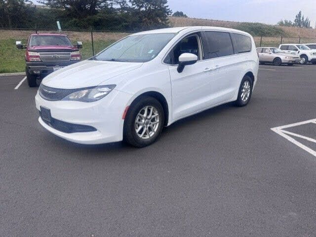 2023 CHRYSLER Voyager
