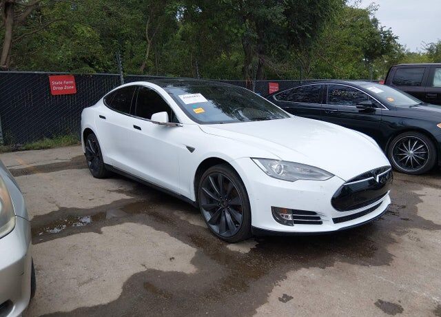 2015 TESLA Model S