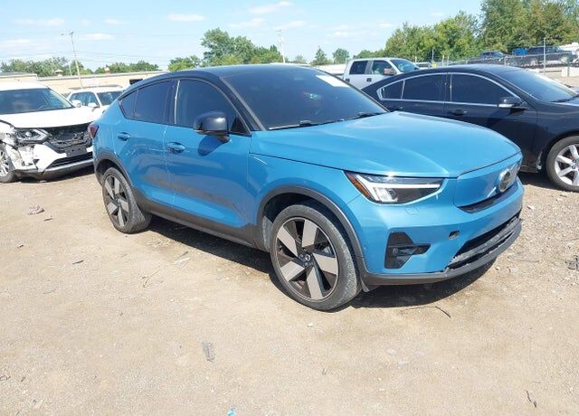 2022 VOLVO C40