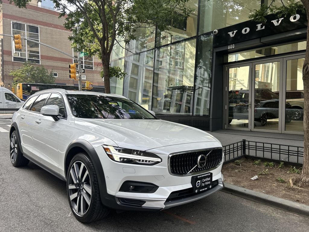 2025 VOLVO V90CC