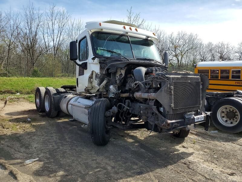 2015 FREIGHTLINER Cascadia