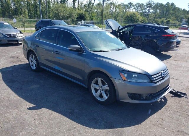 2013 VOLKSWAGEN Passat