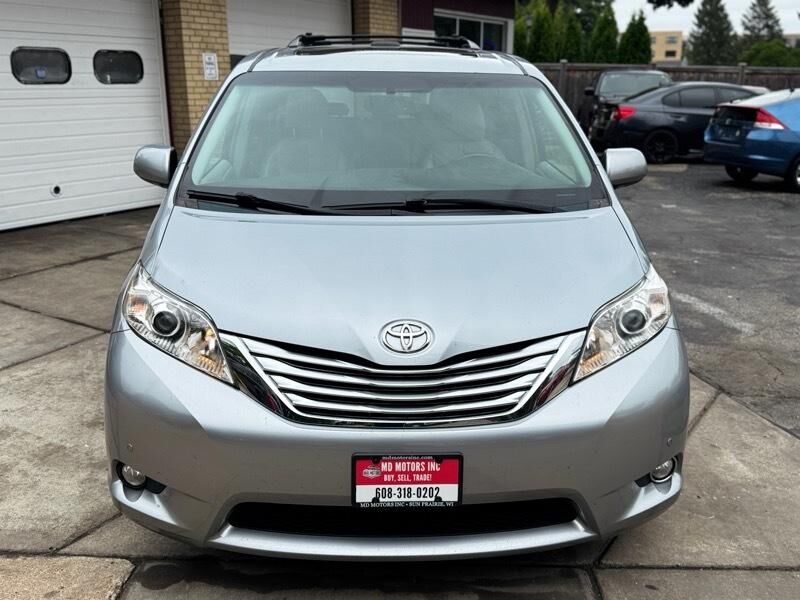 2011 TOYOTA Sienna