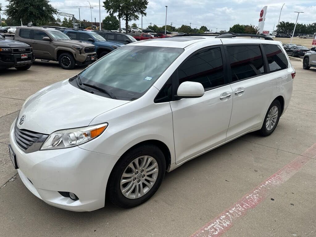 2017 TOYOTA Sienna