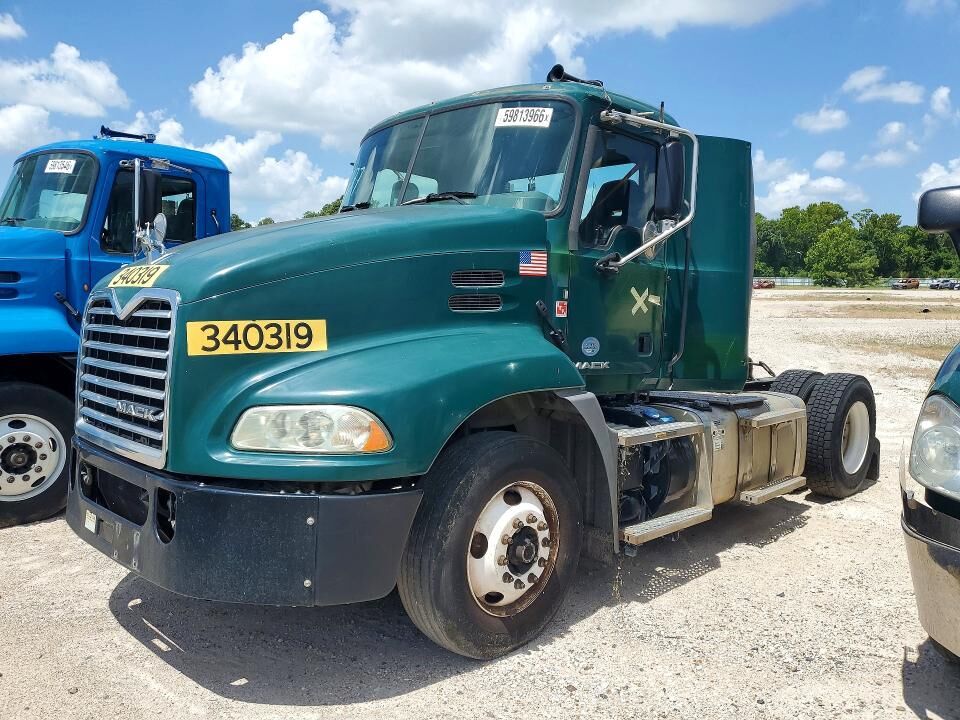 2015 MACK CXU