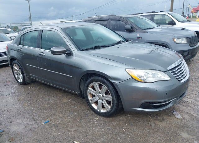 2013 CHRYSLER 200
