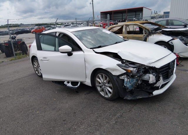 2017 MAZDA Mazda3