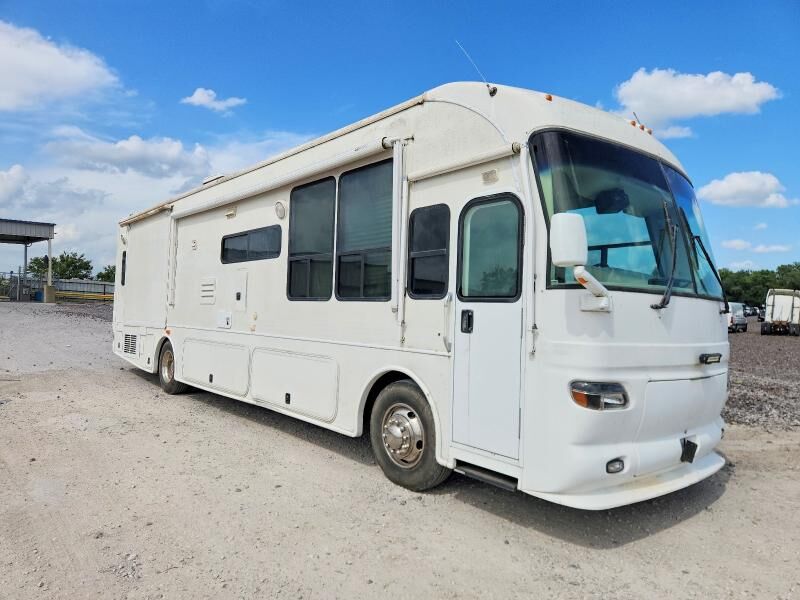 2006 FREIGHTLINER XC Raised Rail Rear Engine Motor Home Chassis