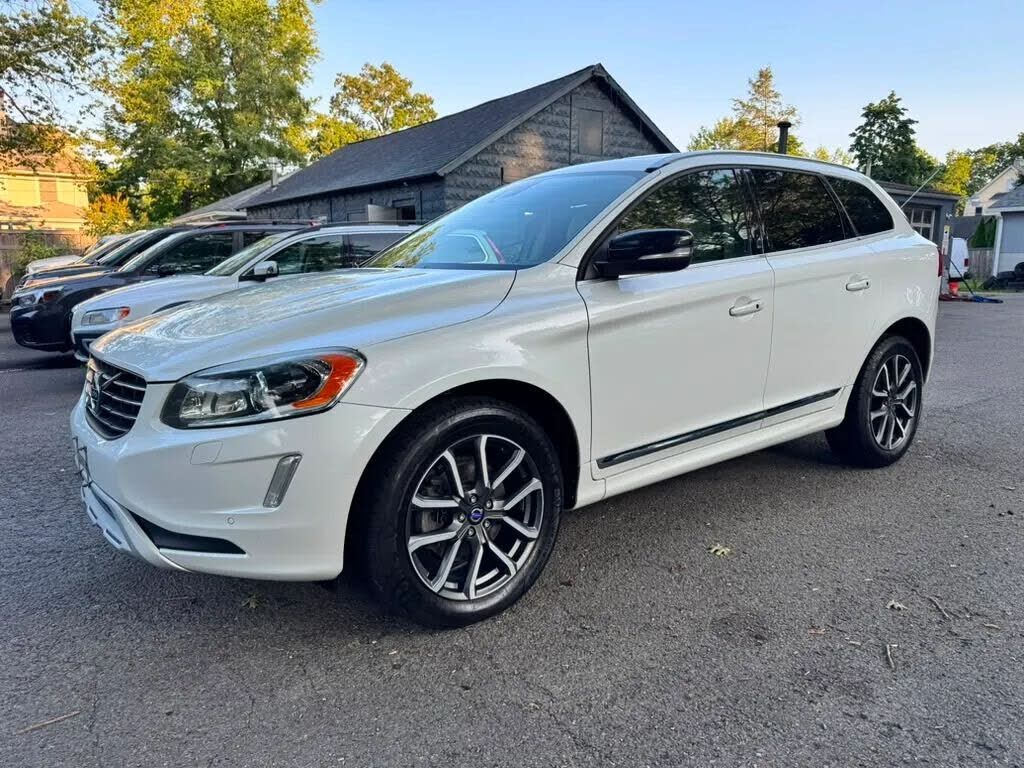 2017 VOLVO XC60