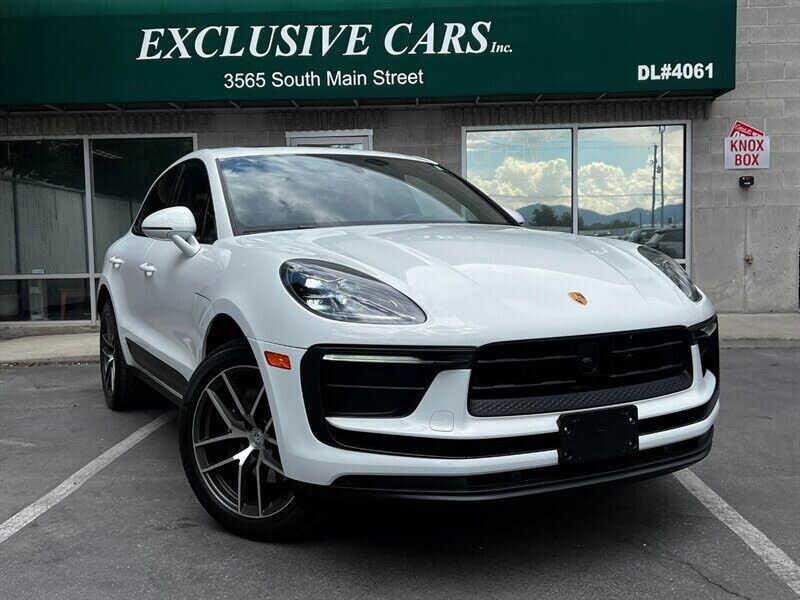 2025 PORSCHE Macan