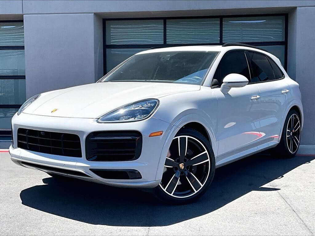 2022 PORSCHE Cayenne