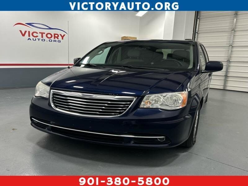 2013 CHRYSLER Town and Country