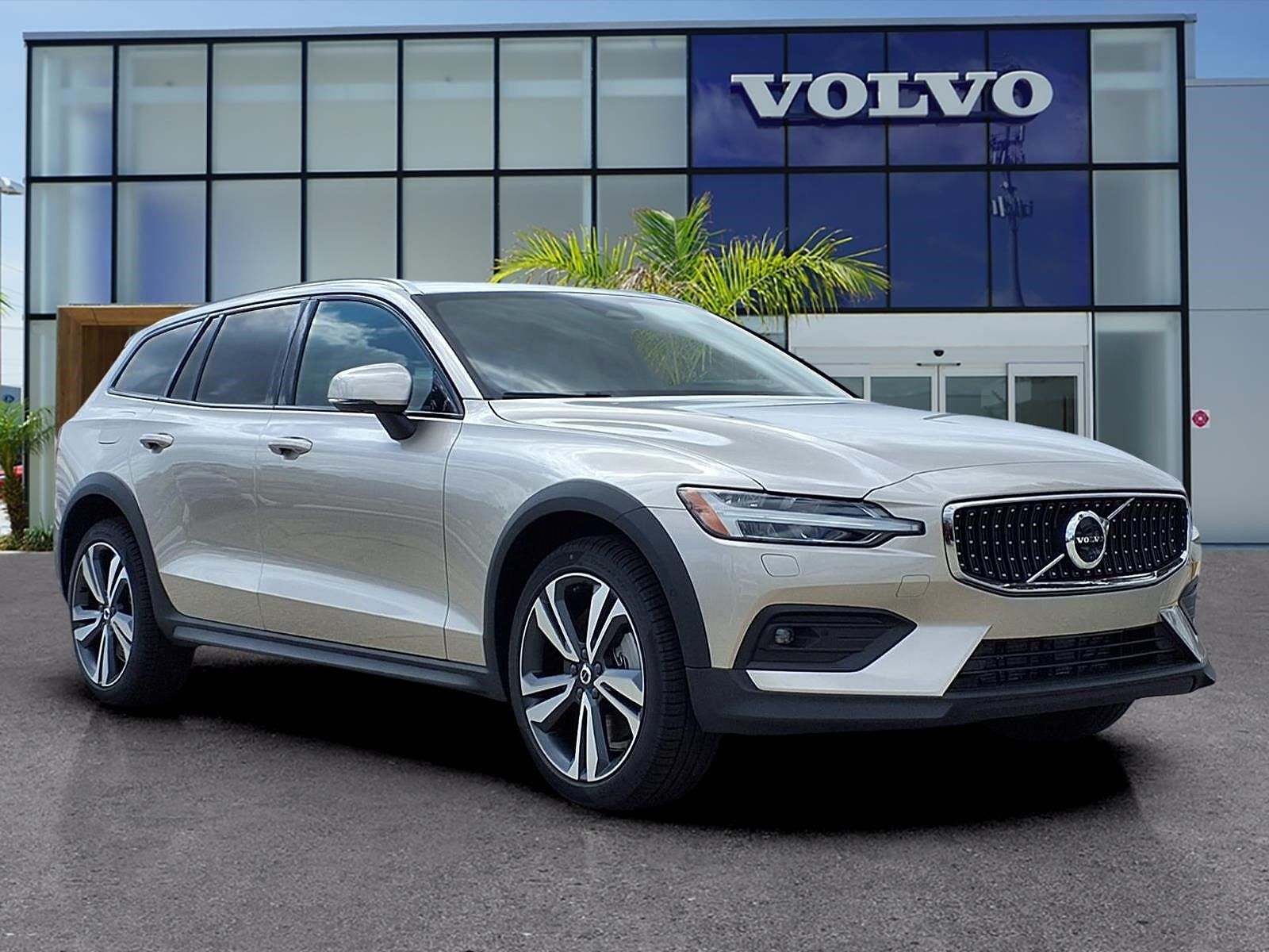 2026 VOLVO V60CC