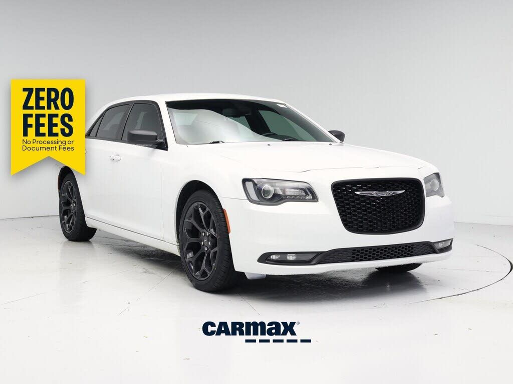 2019 CHRYSLER 300