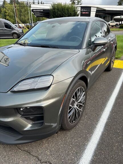 2025 PORSCHE Macan