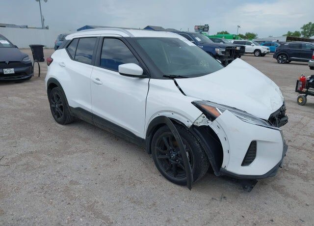 2022 NISSAN Kicks