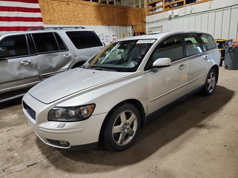 2005 VOLVO V50