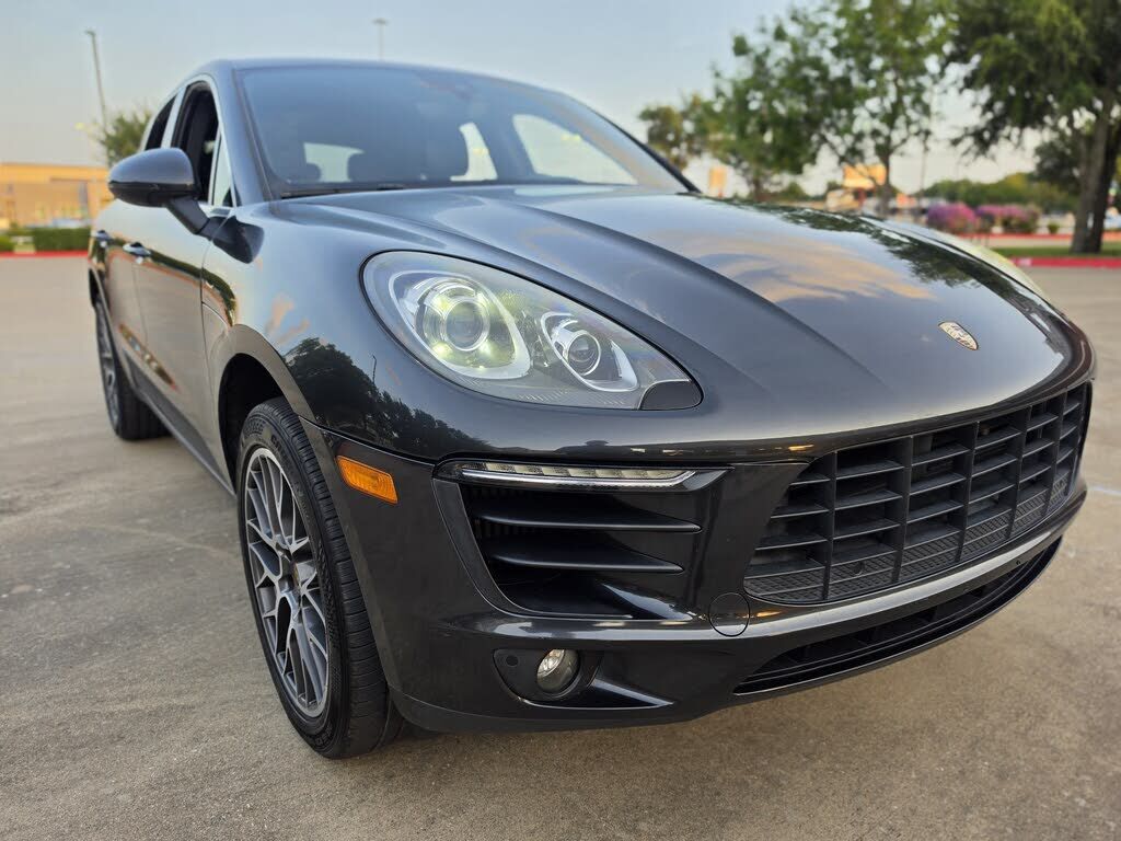 2017 PORSCHE Macan