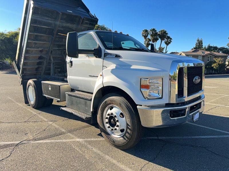 2022 FORD F-650