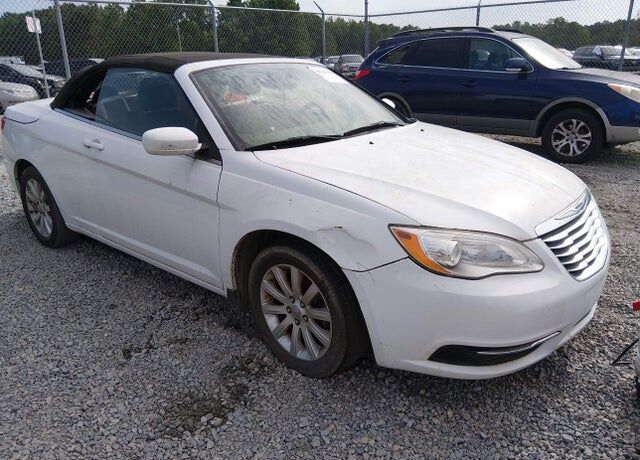 2013 CHRYSLER 200