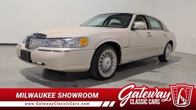 2001 LINCOLN Town Car