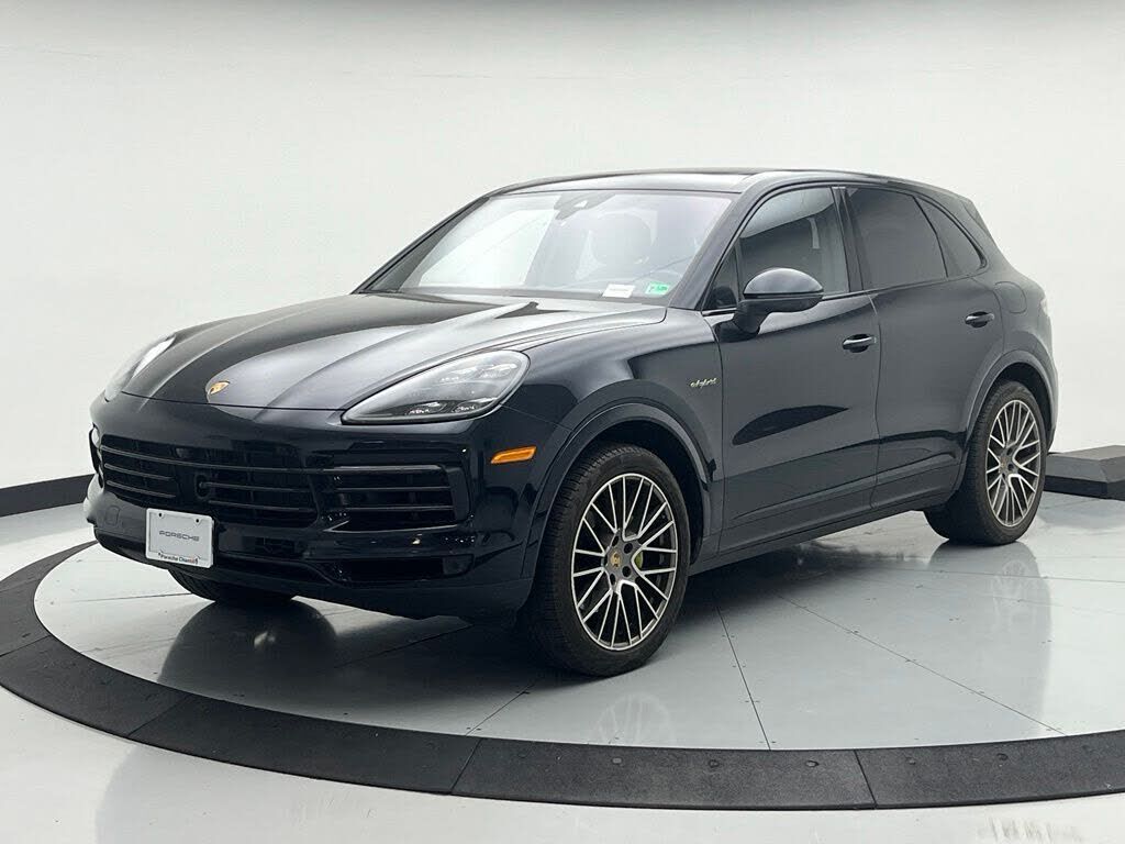 2022 PORSCHE Cayenne