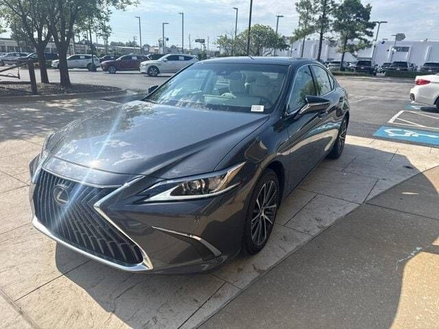 2025 LEXUS ES