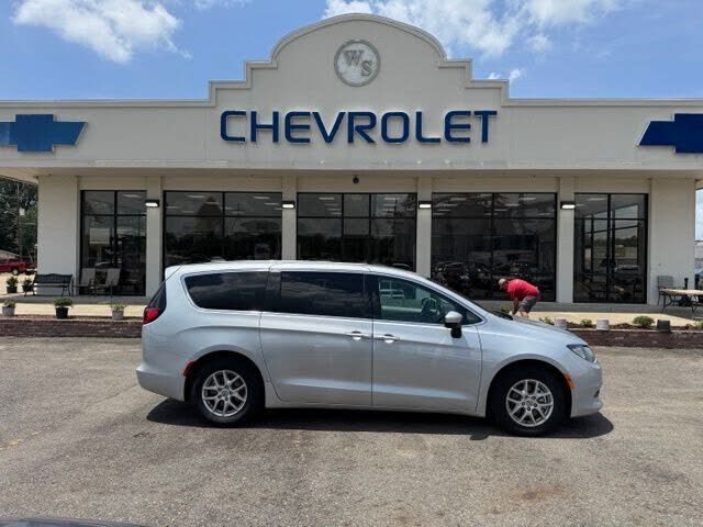 2023 CHRYSLER Voyager