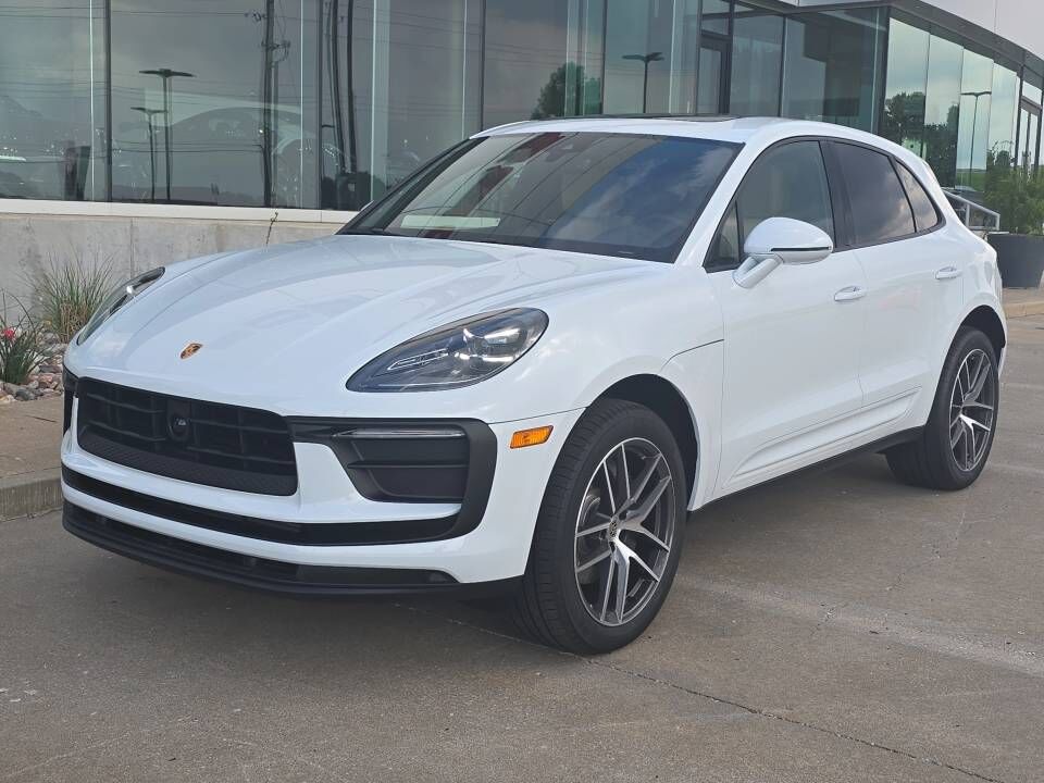 2026 PORSCHE Macan
