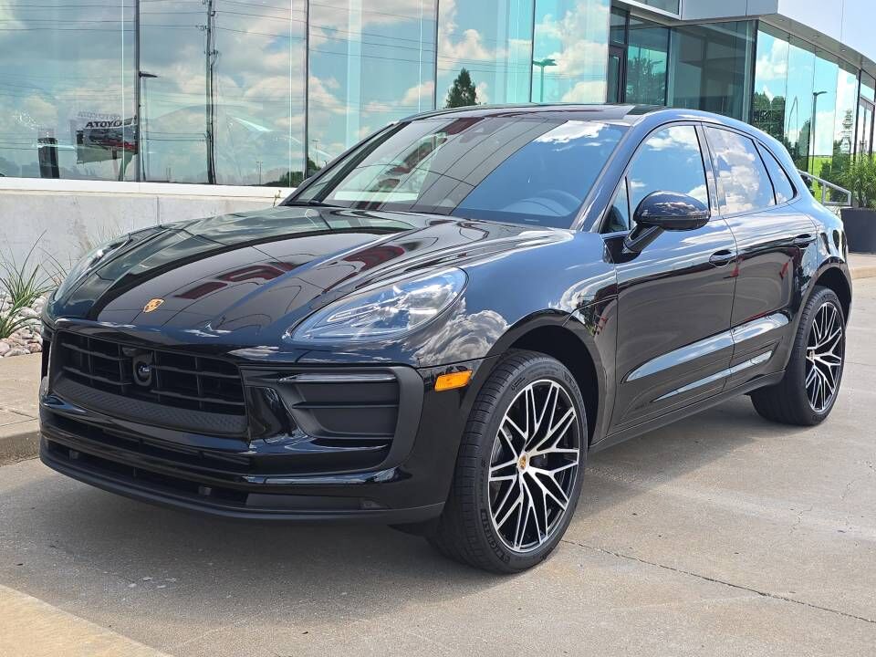 2026 PORSCHE Macan