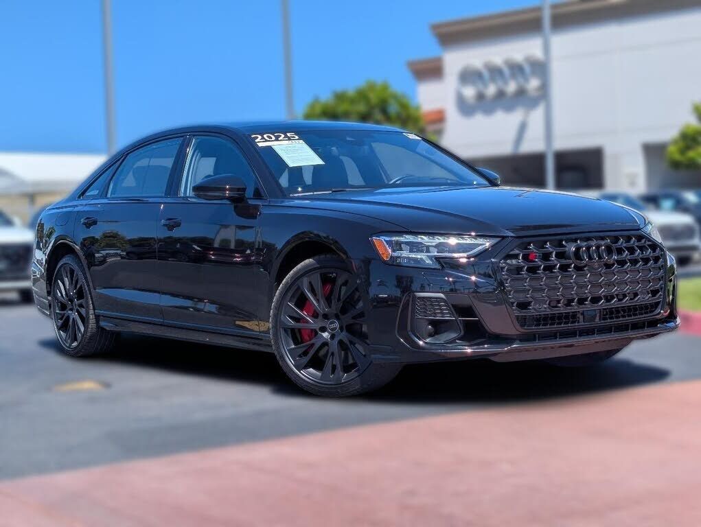 2025 AUDI S8