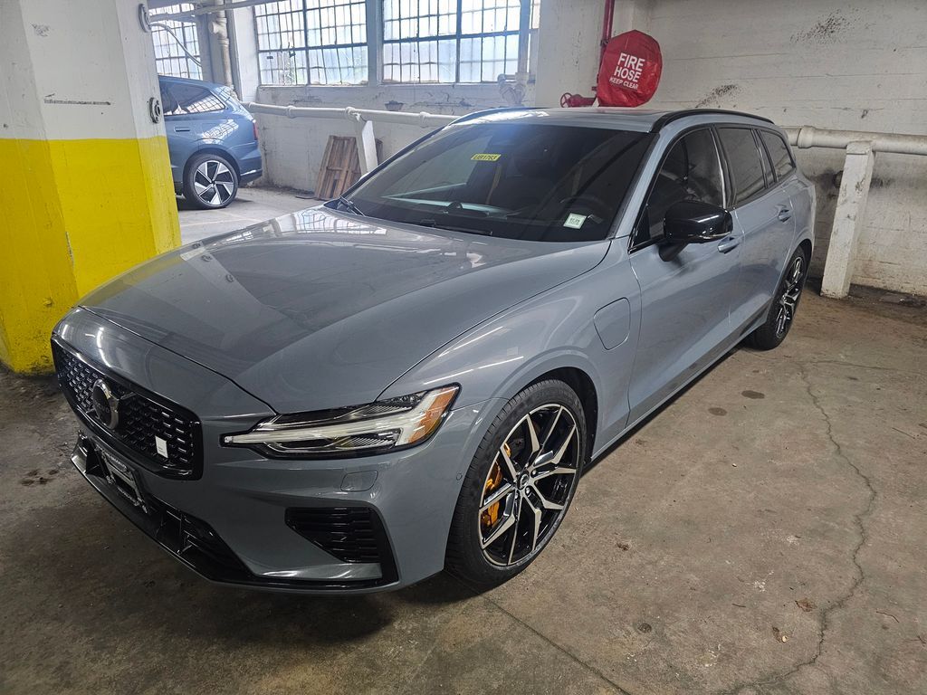 2023 VOLVO V60