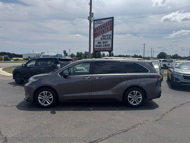 2022 TOYOTA Sienna