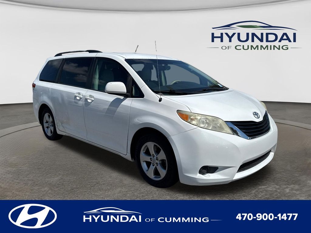 2011 TOYOTA Sienna
