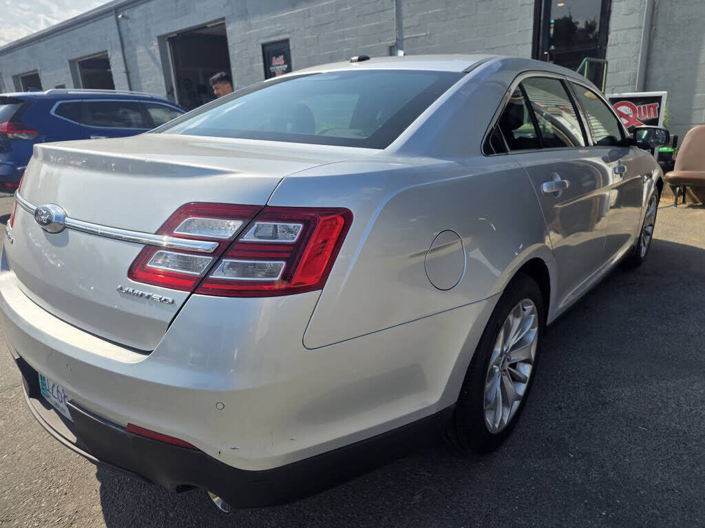 2013 FORD Taurus