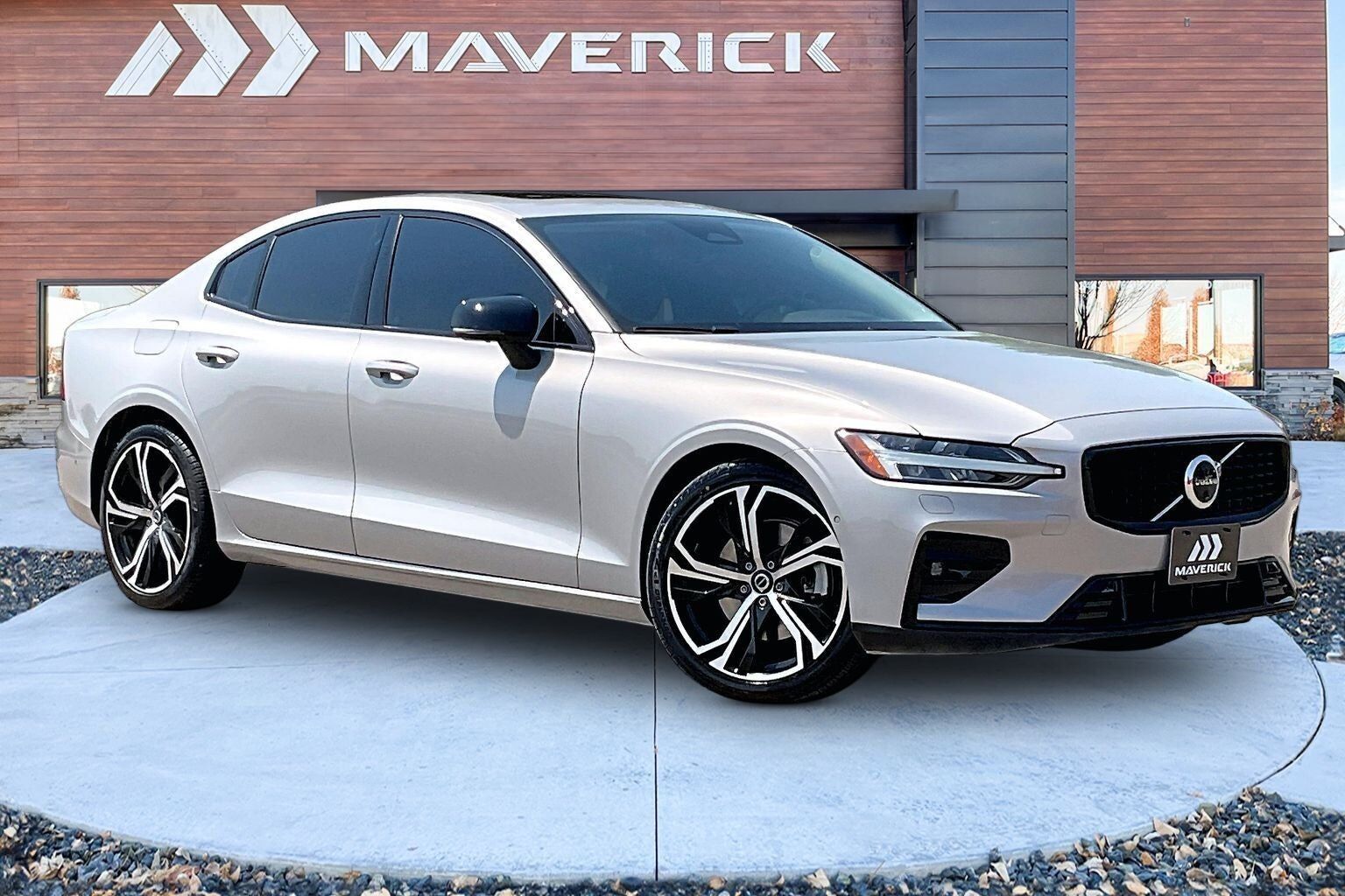 2024 VOLVO S60