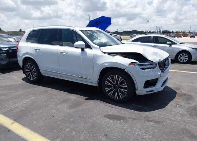 2022 VOLVO XC90
