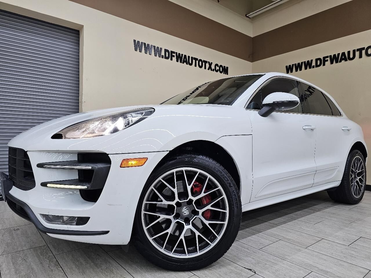 2017 PORSCHE Macan