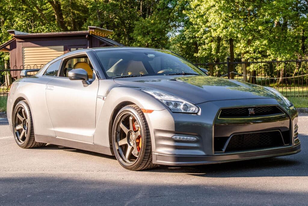 2016 NISSAN GT-R